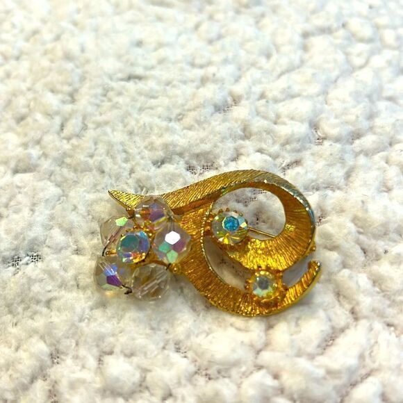 Nice Vintage AB bead and AB Rhinestone Floral Brooch. WA209 - Picture 1 of 3